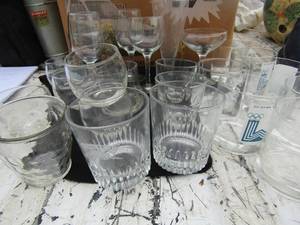 lot 173 image: Kitchen lot of drinking glasses and more