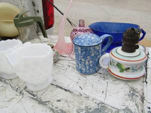 lot 174 image: Colbalt blue gravy dish, 2 milk glass cream and sugar, pink glass flower, oil lamp