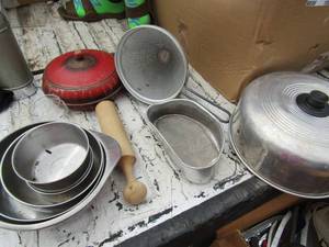 lot 183 image: Kitchen lot includes, metal bowls, wooden rolling pen, tortilla holder, strainer and more