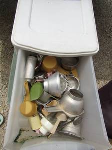 lot 185 image: Baking utensils plus