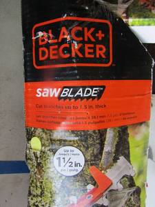lot 9 image: Black & Decker 20 hedge trimmer in original box