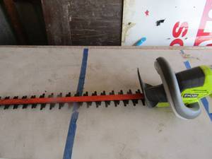 lot 20 image: Ryobi battery operated hedge trimmer dB sided trim