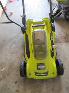 lot 39 image: Ryobi 40Volt 20 cut battery powered lawn mower, battery not included