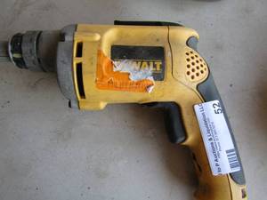 lot 52 image: Dewalt vsr dry wall screw driver