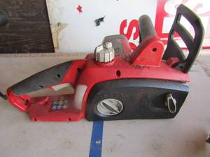 lot 59 image: Home lite chain saw with no blade, electric