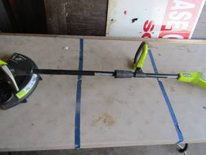 lot 69 image: Ryobi 11thru 13cut battery operated weed eater, 18 volt