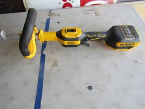 lot 80 image: Dewalt 20 volt brushless weed eater