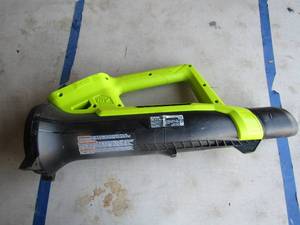 lot 99 image: Ryobi 18 volt blower no battery missing end blower tube, unknown working condition