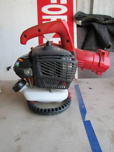 lot 186 image: Home lite blower with broken kill switch, no end blow hose, unknown working condition
