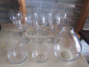lot 11 image: Crystal wine glasses, short and long stem, all like new