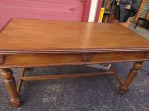 lot 30 image: 2 Drawer blonde wooden desk in great condition  32 x60x30