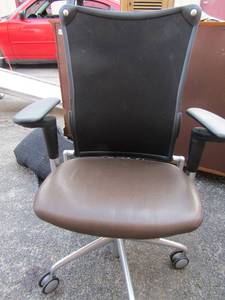 lot 31 image: Allsteel rolling office chair in great condition