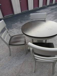 lot 65 image: Bassette furniture lot includes, round dining table 3036D, 3 solid wood chairs that match black seat with grey back and legs