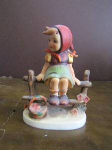 lot 46 image: Mj Hummel figurine Just Resting 1938 W. Germany