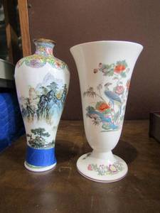 lot 57 image: Mountain dcor single flower vase 7 34 tall---- Wedgewood bone China vase- Kutani Crane- 74 diameter