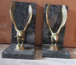 lot 103 image: Great city traders Brass Eagle book ends, both need small repairs qty 2, size 848