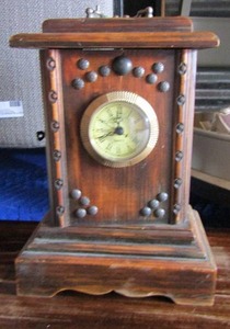 lot 108 image: Quarts table top clock, front opens,# 26902 needs batteries- 1285