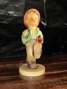 lot 152 image: Mj Hummel   HAPPY  TRAVELER  # 24 W. Germany