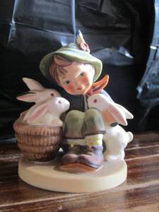 lot 153 image: Mj Hummel  PLAYMATES  # 347 W. Germany