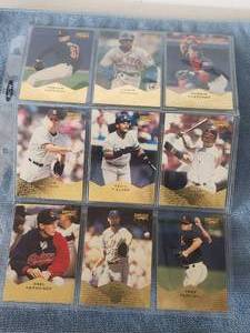 lot 74 image: Selection of 1997 Pinnacle baseball cards