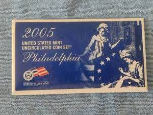 lot 122 image: 2005 United States Mint Uncirculated Coin Set - Philadelphia
