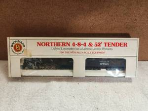 lot 2 image: Bachmann Northern 4-8-4 & 52 Tender - N scale