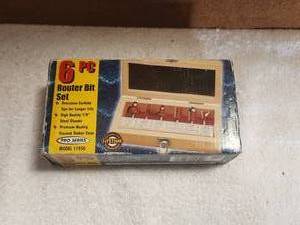 lot 22 image: 6-piece Router bit set