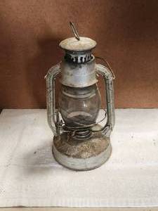 lot 33 image: Vintage Diets lantern