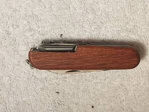 lot 39 image: Multi tool pocket knife