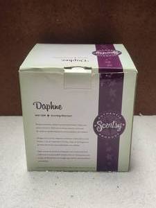 lot 66 image: Scentsy- Daphne - mid-size warmer