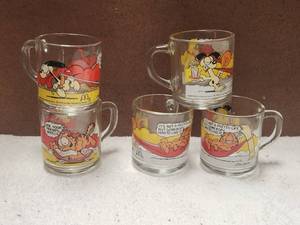 lot 67 image: Selection of 5 vintage McDonalds Garfield glasses - 1978