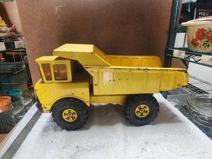 lot 78 image: Vintage Tonka dump truck