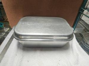 lot 81 image: Vintage Wear-Ever no. 918 Heavy Duty Aluminum Roasting Pan and no. 818 Vented Cover