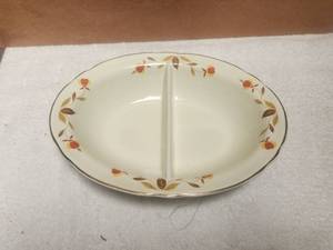 lot 100 image: Halls Superior Quality Kitchenware - Jewel Tea Autumn Leaf - Divided bowl - by Mary Dunbar