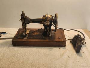 lot 69 image: Vintage Sewing Machine