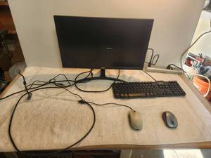 lot 54 image: Acer monitor, dell keyboard and mouse