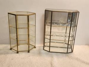 lot 124 image: Selection of 2 knick-knack displays