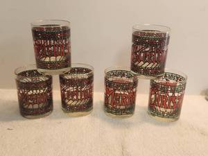 lot 130 image: Selection of 6 Christmas glasses