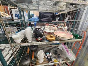 lot 138 image: Shelf lot