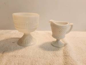 lot 141 image: Selection of milk glass