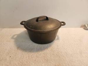 lot 162 image: Cast Dutch oven