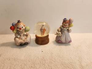 lot 186 image: Selection of 3 clown themed music boxes