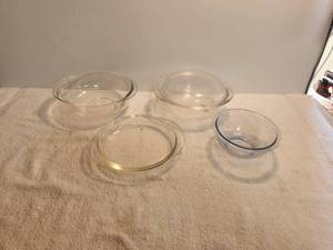 lot 209 image: Selection Pyrex