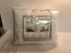 lot 221 image: Down Alternative Comforter set - FullQueen