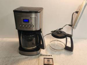 lot 231 image: Cuisinart Coffee maker with extra glass pot