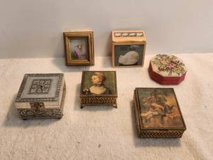 lot 233 image: Vintage trinket-jewelry boxes