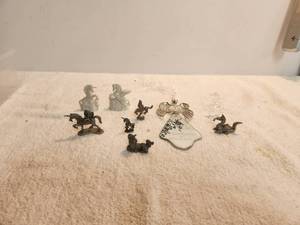 lot 234 image: Selection of miniature figures - Porcelain and pewter, & glass - Aldon, Spoontiques
