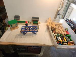 lot 239 image: Large selection of Thomas the train items