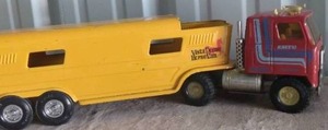 lot 33 image: Vintage ERTL Semi Truck with Vista Dome Horse Trailer--Great Conditon