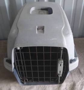 lot 96 image: Small Pet Carrier
